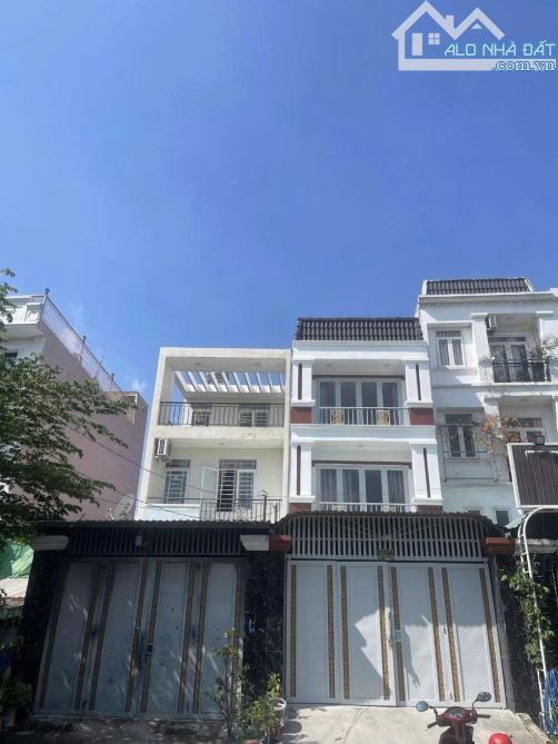 Nhà 3 tầng đường THẠNH XUÂN 43 phường TX Q12 dt 72m2 (4,6mx15m) Hẻm Ôtô DÒNG TIỀN 12TR/TH