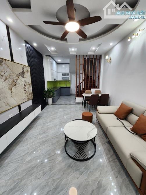 Bán nhà Vĩnh Hưng, gần phố, ngõ thông, gần trường học các cấp DT 40m2, giá bán 6.5 tỷ