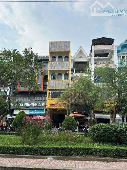 BÁN NHÀ MẶT TIỀN PHAN XÍCH LONG. DT:4X20M,4 TẦNG, HĐT: 70TR/TH, GIÁ 32 TỶ