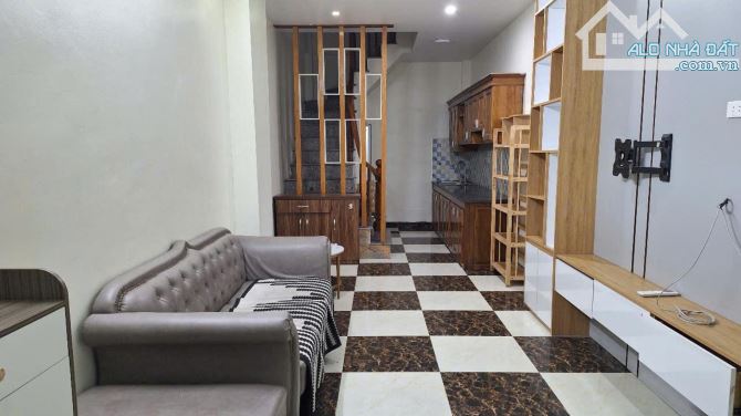 6 tỷ - Nhà Đẹp Ngọc Thuỵ - 35m2 x 5 tầng - Ô tô tránh vài bước chân