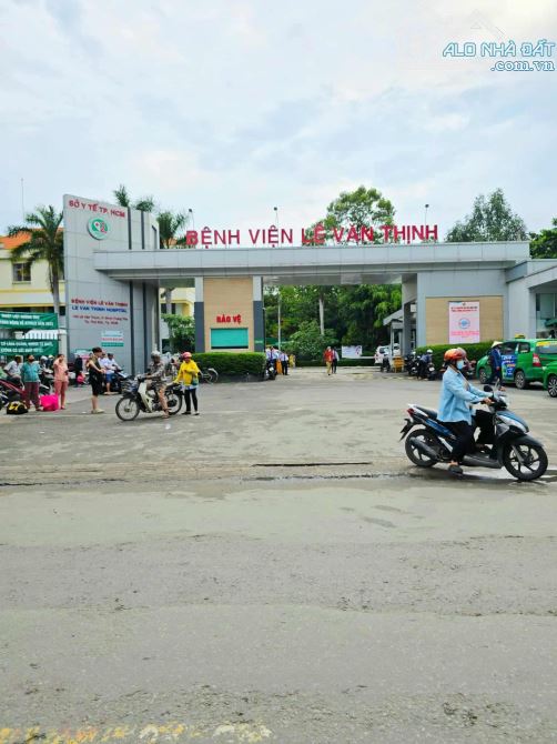 Bán 65m2 Đất tặng nhà C4 còn ở tốt, vị trí gần BV Lê Văn Thịnh, Q2 cũ