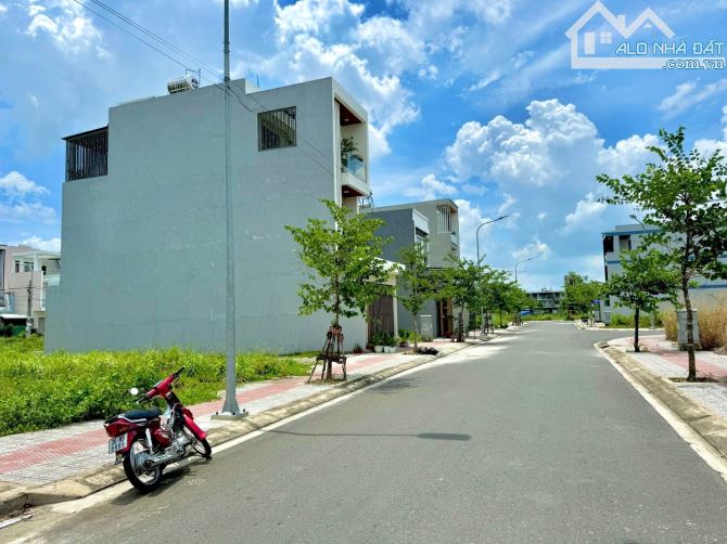 CẦN TIỀN XOAY VỐN! Bán nhanh lô đất 100m2 giá 1,6tỷ ngay Tôn Đức Thắng (25B), gần Chợ Đêm