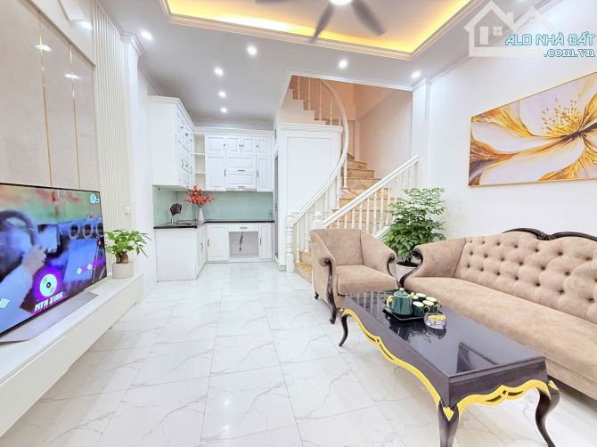 NGÕ VĂN CHƯƠNG - LÔ GÓC - GẦN O TÔ, NGÕ THÔNG - 33M2, 6 TẦNG, MT 6.8M - 7.1 TỶ