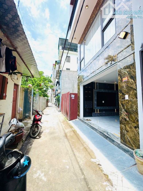 BÁN NHÀ ĐÀM QUANG TRUNG-LONG BIÊN CHÂN CẦU VĨNH TUY - GẦN AEON MANL ,LONG BIÊN