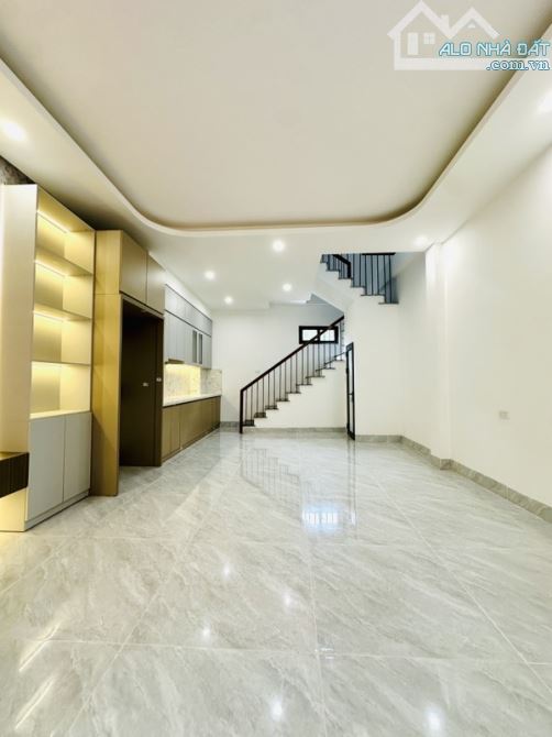 GIẢM CHÀO 500TR - NHÀ 43M X 5 TẦNG - Ô CHỜ THANG MÁY - THIẾT KẾ ĐẸP - Ô TÔ CÁCH 5M