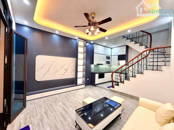 Nguyễn Khuyến, ô tô đỗ cửa, thang máy, kd, 50m2, 5tầng, hơn 10tỷ.