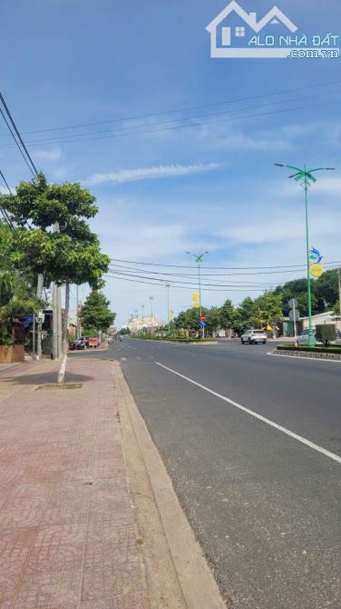 CHO THUÊ LÔ ĐẤT 980m2 MBKD HÙNG VƯƠNG, PHAN THIẾT, LÂM ĐỒNG MỚI.