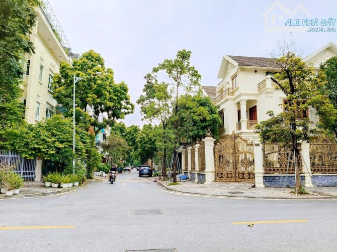 Bán nhà phân lô KĐT Văn Phú Hà Đông, 90m², 4 tầng, vị trí đẹp ngã 3, vỉa hè rộng