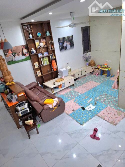 1.	Bán nhà riêng Bằng B, Hoàng Liệt, DT 43m2, 4 tầng, cách đường ô tô 30m, SĐCC - 2