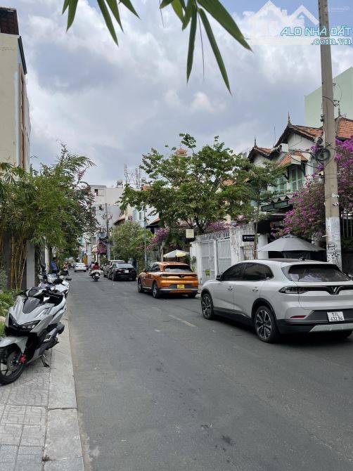 Khuôn lớn MT Lê Ngô Cát, Quận 3, 10x31m, CN: 311m2, Đất trống - Tiện xây mới, giá 120 tỷ