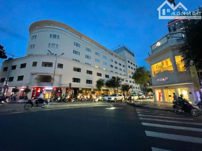 Chủ gửi bán gấp góc 2 MT ngay Vạn Hạnh Mall, Q10 - (7 x 20) - H 6 lầu - HDT 180tr-53TỶ