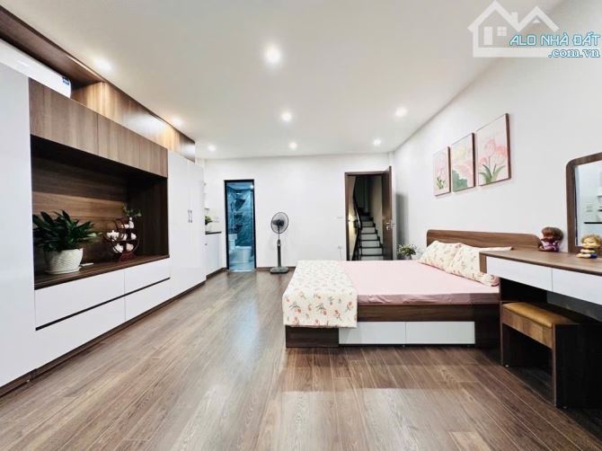 HOÀNG HOA THÁM 6 TẦNG THANG MÁY-DT 45M GIÁ 11,7 TỶ GẦN Ô TÔ