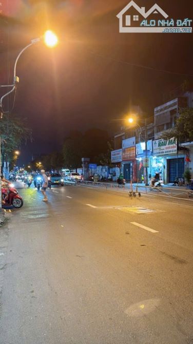 Bán Gấp nhà ngon khu Trường Chinh kg kẹt xe Mặt tiền Kinh doanh 4tầng 220m2 nhỉn 9 6PN