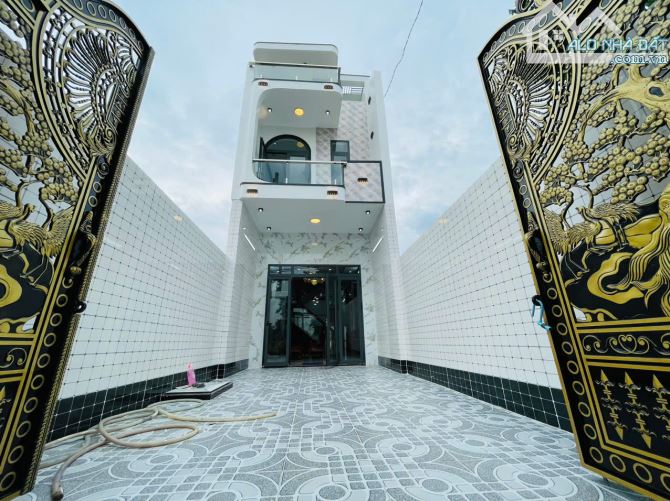 Bán Nhà Trung Tâm Thị Trấn Đức Hòa, 170m2 - 1 Trệt 1 Lầu 3 Phòng Ngủ "Nhà Đẹp Hướng Nam"