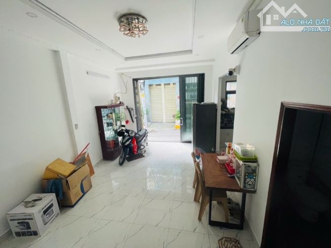 Nhà mới đẹp – 38.5m² ngang 5.7m – Hẻm xe hơi, full nội thất – P10, Tân Bình – Giá 4.9 tỷ