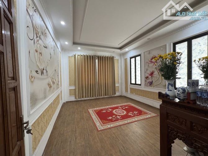 BÁN NHÀ THẠCH BÀN LONG BIÊN 5 TẦNG 40M2 – NHÀ ĐẸP-LÔ GÓC- OTO ĐỖ CỬA- KHÁCH CHỈ CẦN XÁCH V