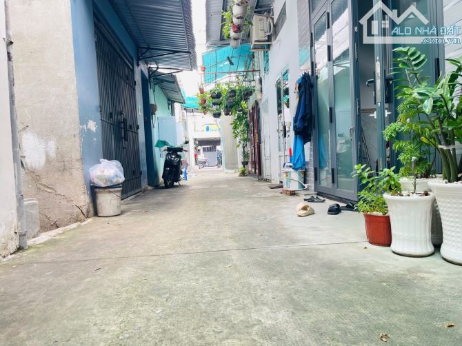Bán Dãy Trọ 6 Phòng Ngay Chợ Choá, Trung Mỹ Tây, Dòng Tiền 10 Triệu Tháng, Gần Coopmart Tô
