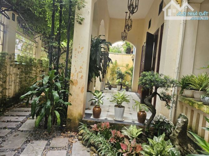 Cho thuê biệt thự siêu hiếm ở Quảng An 350m2 x 3,5 tầng làm KHÁCH SẠN