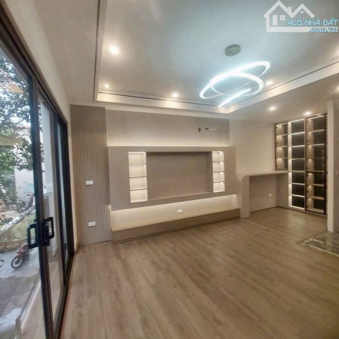 Bán nhà Hoa Lâm _Việt Hưng 6 tầng
