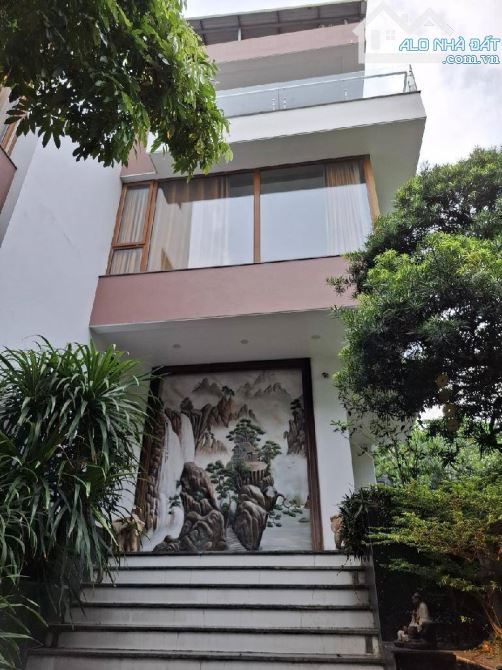 BIỆT THỰ NGUYỄN SƠN - LONG BIÊN: 215M2/40 TỶ- SIÊU PHẨM SỐNG ĐẲNG CẤP CHO NGƯỜI THÀNH ĐẠT