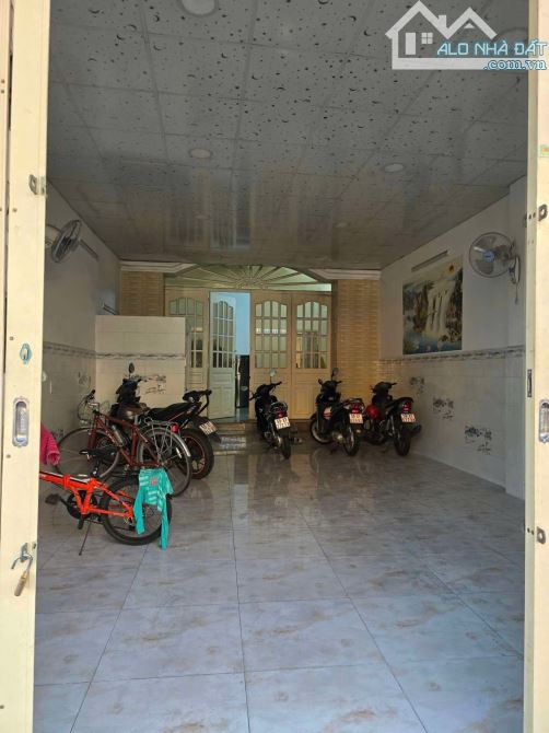 Mặt tiền Lê Văn Việt ngay Ngã 4 Thủ Đức chỉ 17 tỷ