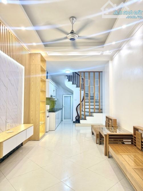 Bán nhà Hoàng Mai 35m2 x 4 tầng mặt ngõ thông vừa ở vừa kinh doanh,giá 6.4 tỷ!