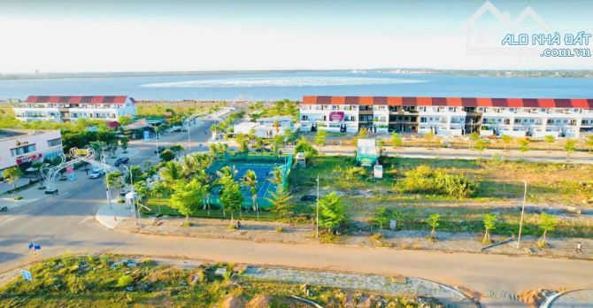 Góc 2 mặt tiền  Hướng Đông Nam giá rẽ