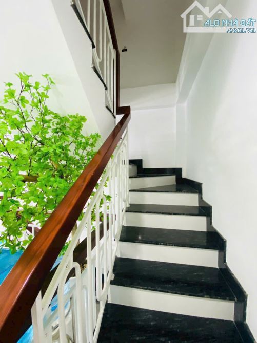 🎉 CẦN BÁN NHÀ PHỐ 5 TẦNG GẦN CÔNG VIÊN LÀNG HOA – NHÀ ĐẸP, GIÁ TỐT 🎉