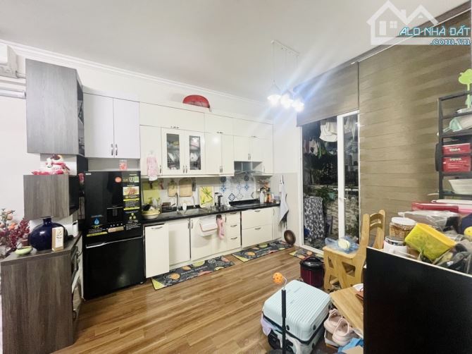 BÁN CĂN HỘ CHUNG CƯ CAO CẤP -PHỐ TRẦN QUÝ KIÊN -QUẬN CẦU GIẤY-VIEW SÂN CHƠI -65 m2-2 Ngủ