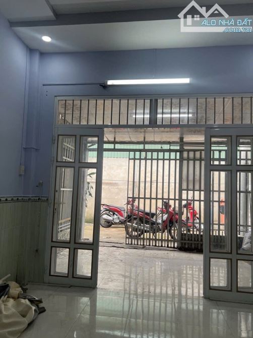NHÀ CẤP 4,DT 5X17m , 85M2, 2PN, NGUYỄN VĂN TẠO  CHỈ 2.TY4