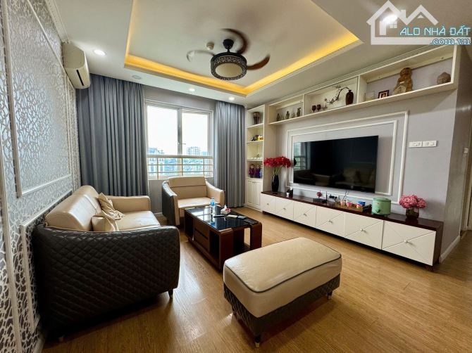 Bán CC Nguyễn Chí Thanh, 105m, căn góc, 3 ngủ, nhà đẹp, giá tốt.