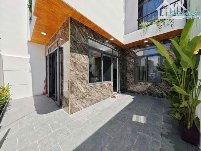 🏠 Bán homestay 4 tầng hồ bơi đường tô tô tránh nhau gần biển Mỹ Khê. Phước Mỹ. Sơn Trà. Đ