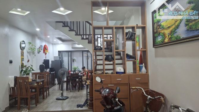 Bán nhà Đông Mỹ _50m2*4 tầng_ ngõ cực đẹp, ô tô thông_ 8.2 tỷ