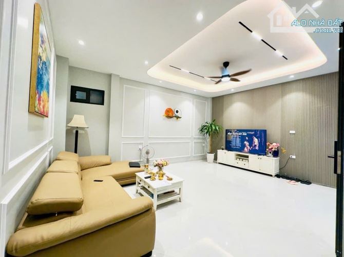 CỰC HIẾM – KIM NGƯU – 40M² – MT 4,5M – 6 TẦNG – THANG MÁY – GIÁ 8 TỶ