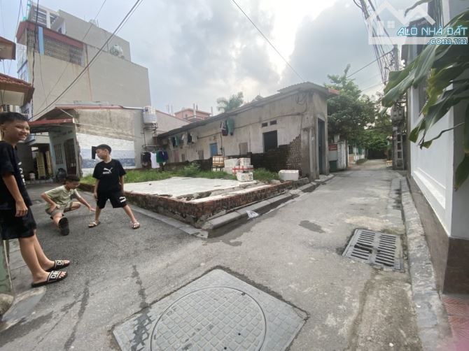 -ĐẸP NHƯ THẾ NÀY ANH KHÔNG MUA ??? -THÌ ANH MUA CÁI GÌ  LÔ GÓC 60m mt 5m HẬU DƯỠNG KIM CHU