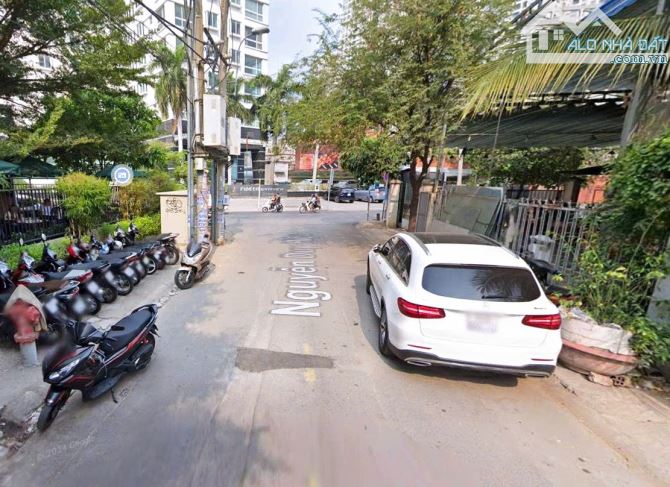 SIÊU HIẾM! BĐS đẹp ngay góc Nguyễn Duy Hiệu và đường Thảo Điền. DT 283,8m2. Giá 82 tỷ TL