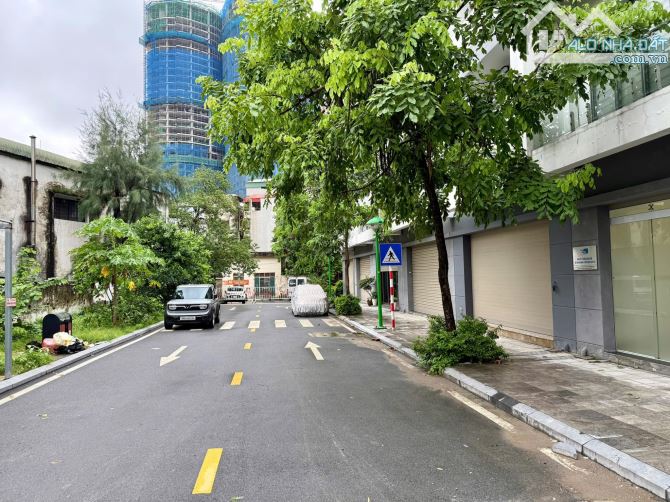 SH 120 ĐỊNH CÔNG, VỈA HÈ 3 Ô TÔ TRÁNH, KD VP, 68M2, 6T THANG MÁY, MT 6M, GIÁ 26,8 TỶ( TL)