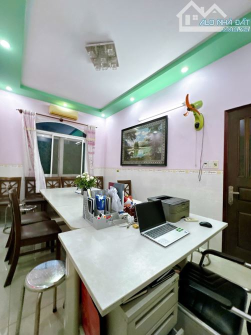 Cho Thuê Nhà Xưởng khuôn viên sân bãi rộng 6000m2 Gần Trạm thu phí Thiện Tân