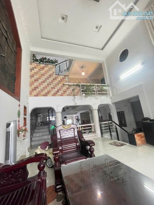 Biệt thự mini mặt tiền ngay Hương Lộ 2 Bình Trị Đông 7x26m có hầm nhỉnh 13tỷ