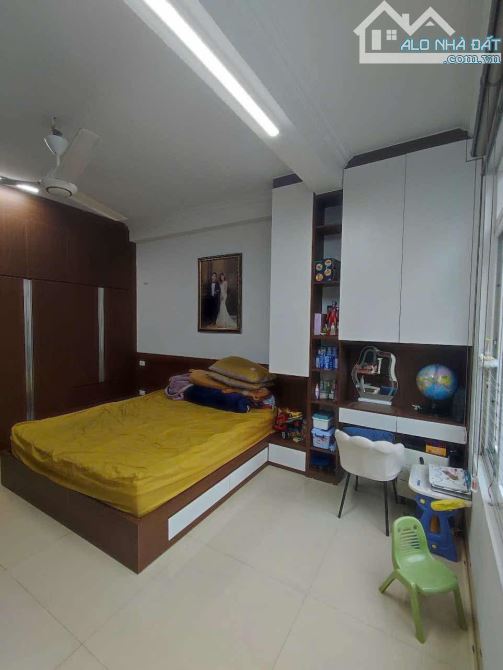 Bán Nhà Phân Lô Chiến Thắng 35m2 6 Tầng MT 4.4m Giá 12.1 Tỷ