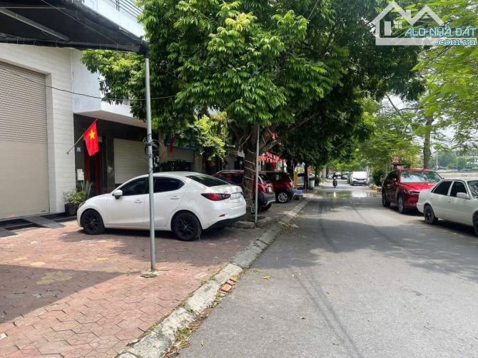 BÁN GẤP! Nhà 3 tầng Dương Đình Hội, 68m2, đường nhựa 6m, khu phân lô dân trí. Chỉ 6 TỶ