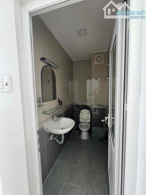 Nhà HXH 1/ Dương Bá Trạc, P.2, Quận 8 | 3,5 x 10 | Trệt 3 Lầu | 2PN 4WC | Giá 15tr - 10