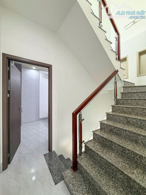 CẦN BÁN NHÀ 3 TẦNG MẶT TIỀN ĐƯỜNG SỐ 23 KHU THỚI NHỰT - 10