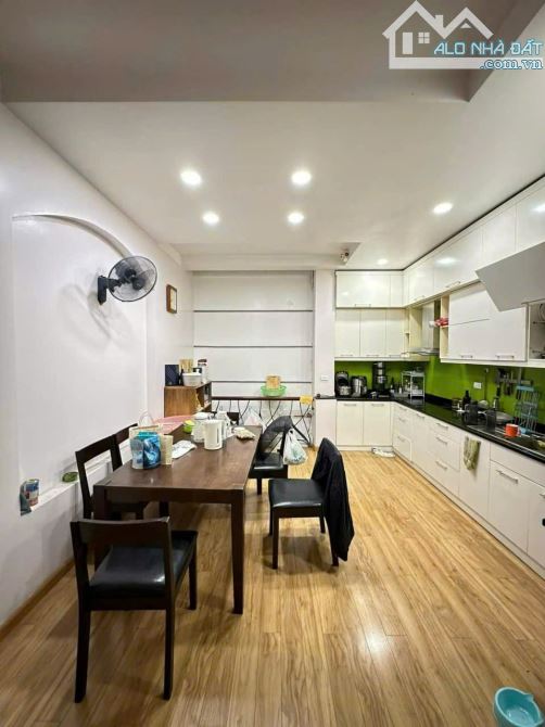Cho thuê nhà Vũ Tông Phan – Đống Đa DT 70m x 4 tầng, phân lô ôtô đỗ giá thuê 18tr/th - 1