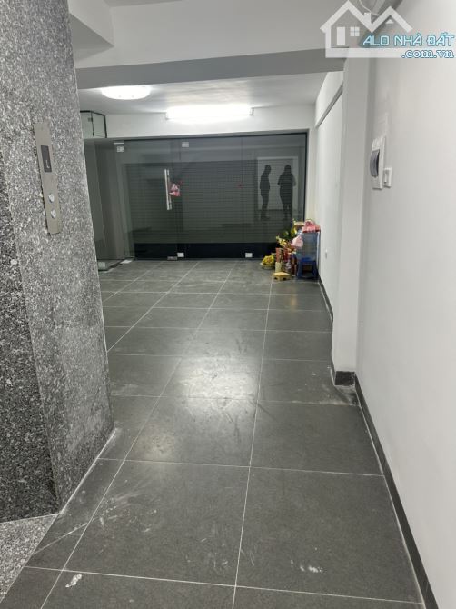 Cho thuê nhà ở Hồ Tùng Mâụ 45m2, 5 tầng, thông sàn, thang máy, mới tinh, oto đỗ. - 1