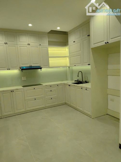Bán Nhà Lạc Long Quân Giá Rẻ DT 50m2×5 Tầng Thang Máy Ngõ Thông Gara Ô Tô Trong Nhà - 1