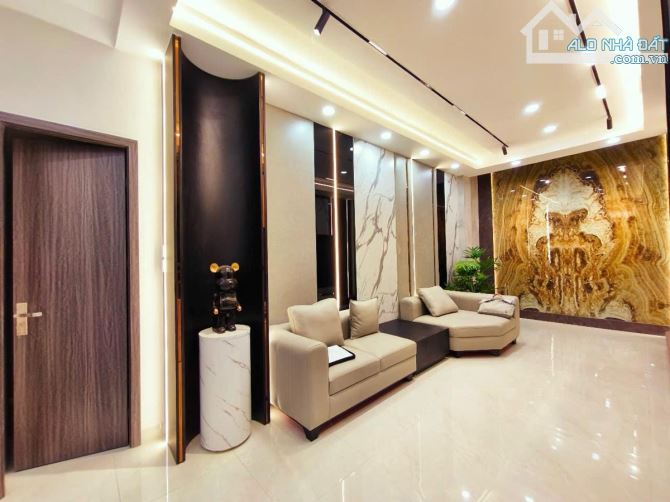 LÒ ĐÚC-1 NHÀ RA PHỐ-VF3 ĐỖ CỬA-60M X6 TẦNG FULL NỘI THẤT CAO CẤP-THANG MÁY NHẬP-17.15 TỶ - 1