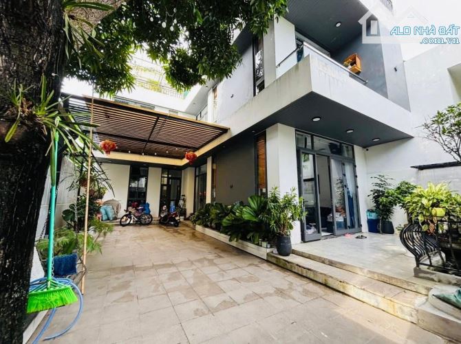 Bán căn biệt thự gia đình 4 PN đường Trần Kim Xuyến - 1