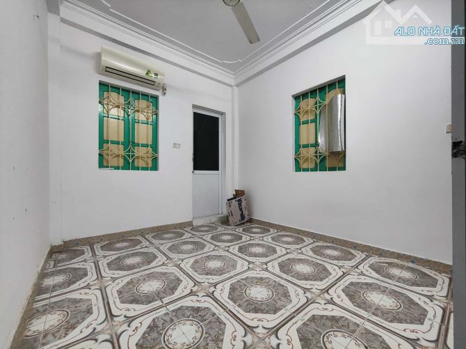 Cho thuê nhà nguyên căn đường Đội Cấn, Ba Đình, ngõ thông, gần ô tô, gia đình, ở nhóm, kd - 1