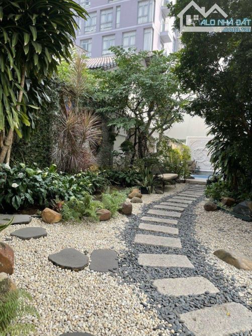 Biệt Thự đẹp 350m2 Hầm 3 Tầng ngay ngã 4 Quốc Hương - Thái Ly / Giá 74 tỷ Thương lượng - 1